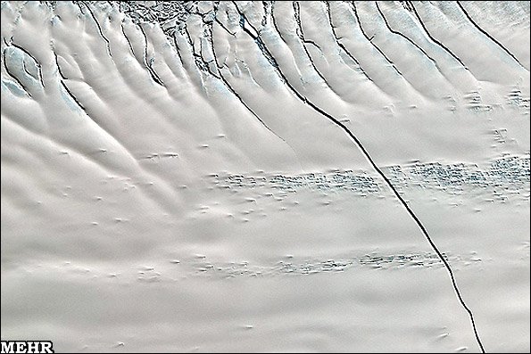 شناسایی یک ترک 30 کیلومتری در بزرگترین آیسبرگ قطب جنوب